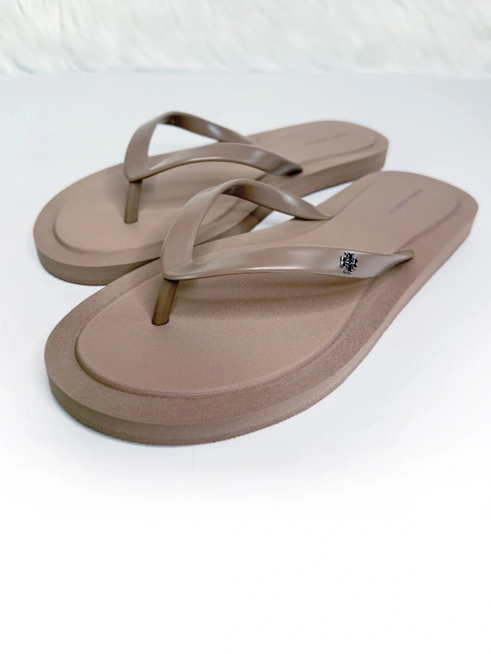 Tory Burch Women's Kira Padded Flip Flop - Mountain Gray